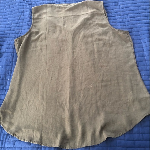 Ricki's Green Sleeveless Boxy Blouse with Mandarin Collar- button up front - Picture 8 of 9